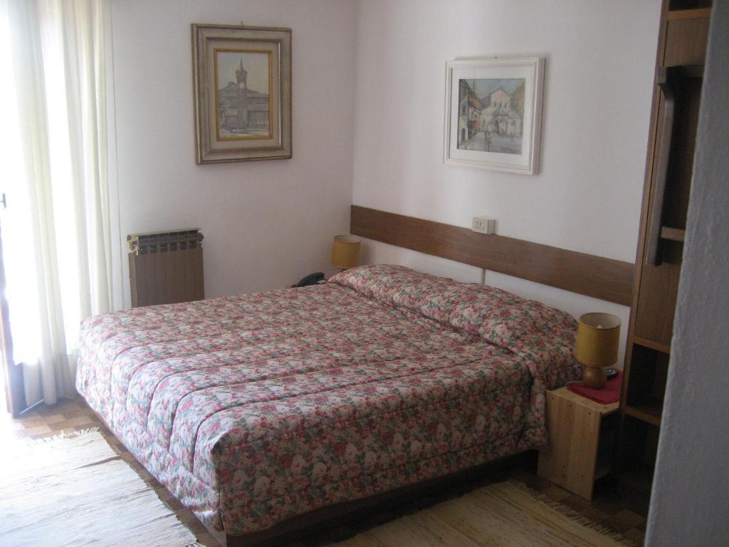Albergo Castello Da Bonino Шампоршер Стая снимка
