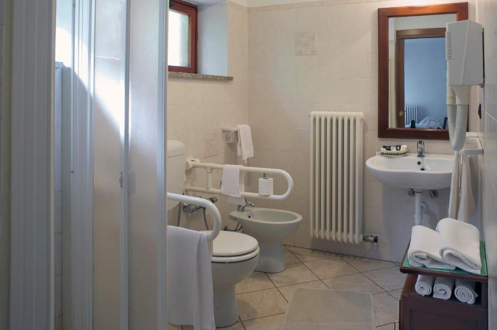 Albergo Castello Da Bonino Шампоршер Екстериор снимка